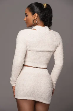 Ivory Cross Paths Plush Three-Piece Set -Trendify Store PRODUCT JAN192023 74 scaled