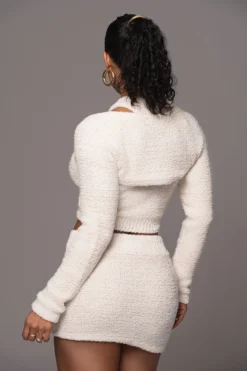 Ivory Cross Paths Plush Three-Piece Set -Trendify Store PRODUCT JAN192023 75 scaled