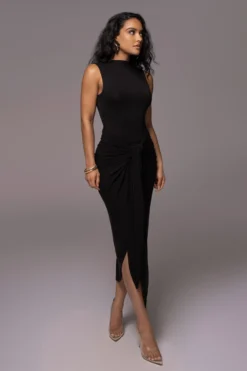 Noir Day Dreams Sarong 8 Noir Day Dreams Sarong -Trendify Store PRODUCT JUNE82023 NEWARRIVALS 74 scaled