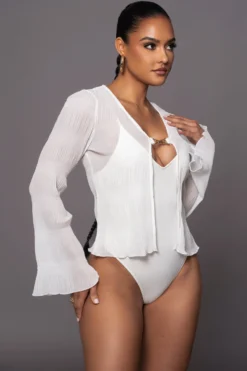 White Hidden Treasure Clasp Top -Trendify Store PRODUCT MAR302023 85 scaled